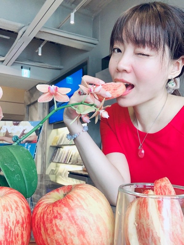 「台中水果禮盒推薦」萬泰水果國外進口直送到府，新鮮完整智利袋裝蘋果水果開箱分享