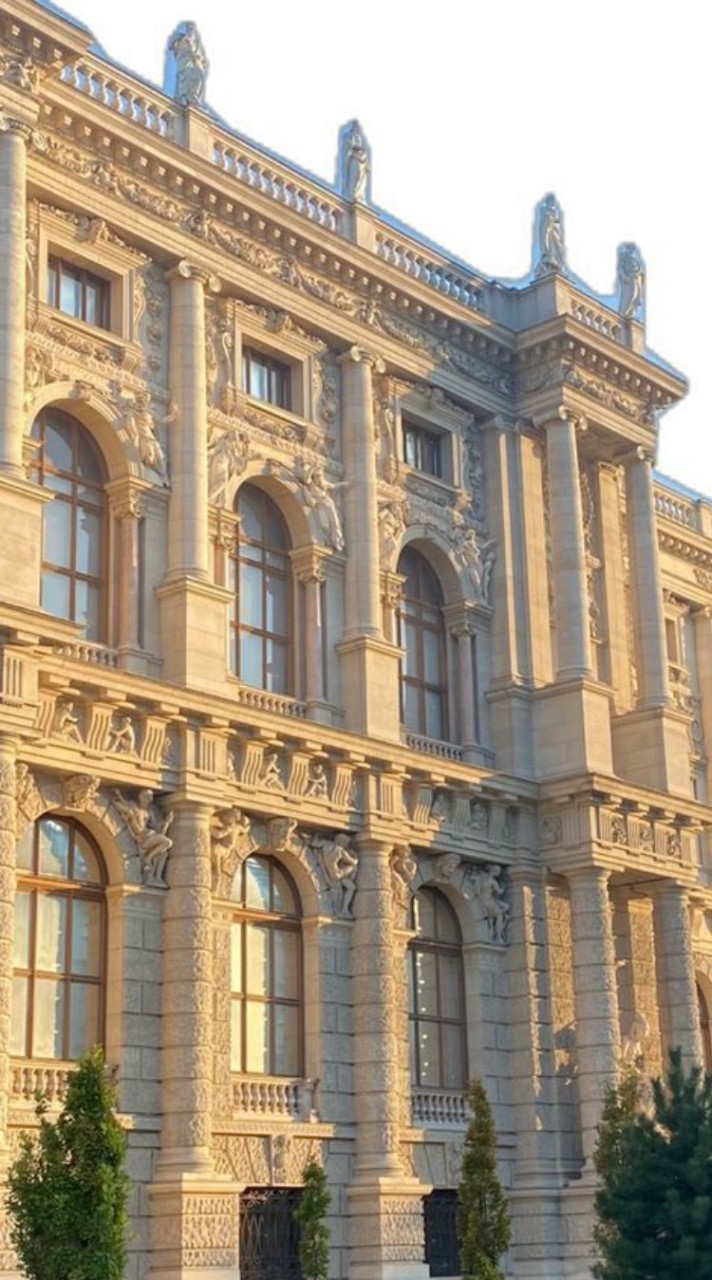 𝐋𝐔𝐂𝐈𝐄𝐍 𝐒𝐂𝐄𝐍𝐓 𝐒𝐂𝐇𝐎𝐎𝐋