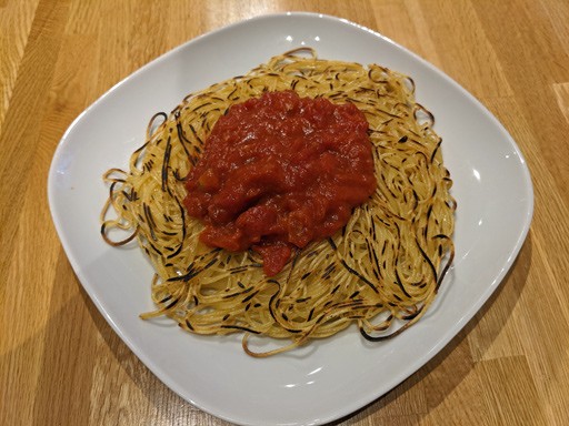 スパゲッティをひたすら叩き続けるホラーゲーム Spaghet のスパゲッティを プロが本気で再現