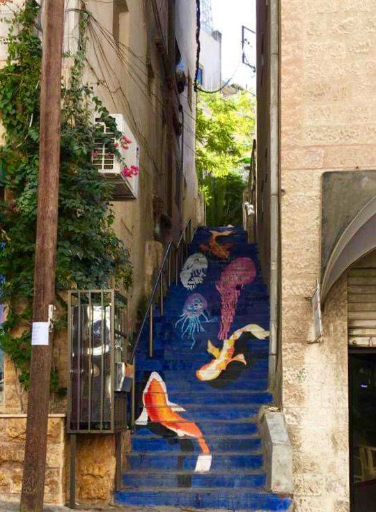 Indahnya Anak Tangga di Kota Amman yang Menjelma Menjadi Kanvas Bagi Para Seniman. Cantik dan Instagrammable Banget!