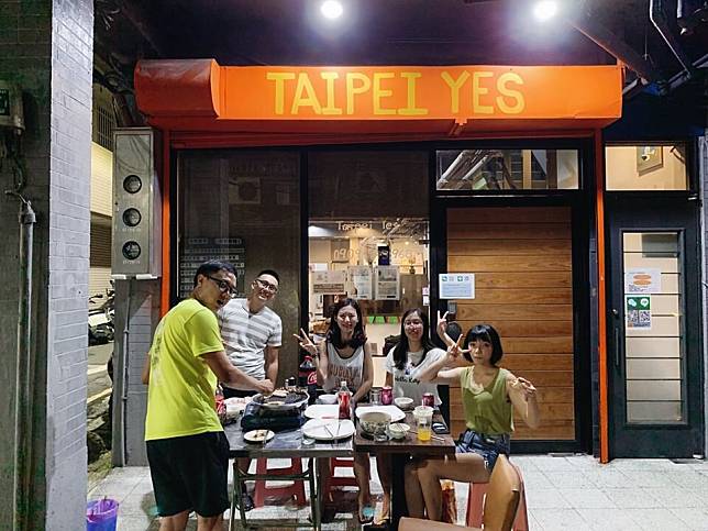 ▲背包客棧的意義就是開心交朋友吧！（圖／台北yes背包客民宿）