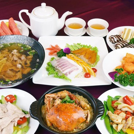 使用說明1.本券可4人於【慶泰大飯店-金滿廳中式料理】享用豪華海鮮四人套餐。餐點內容:˙烏魚子拼軟絲/烏魚子拼和風鮭魚(二選一) ˙冰梅嫩子排/蠔油炒牛肉/蘆筍松板肉(三選一)˙XO醬爆雙鮮/金沙鮮蝦