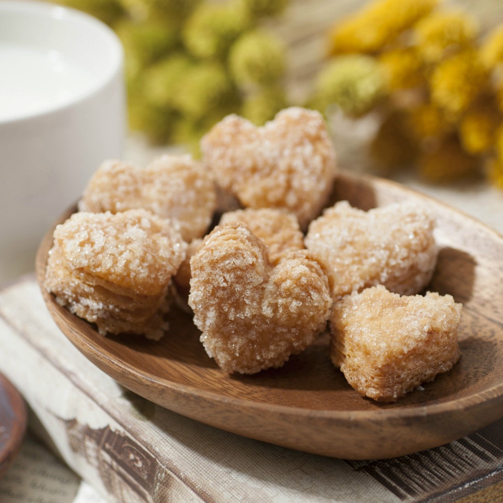 商品內容物 ：香醇原味心形※蛋奶素下單前可先聊聊私訊我們⚠注意⚠ 千層酥是易碎食品!!!!#如收到產品有任何問題請來電 02-29041768或聊聊私訊『商品統一都是由公司發貨配送』#萌焙司 #萌焙司