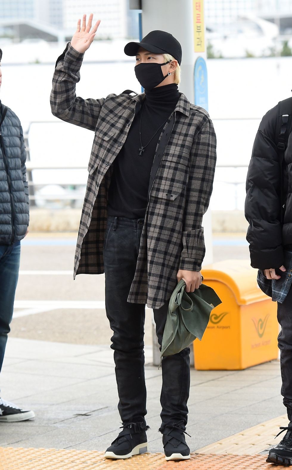 BTS RMのモードな空港ファッション4STYLE（25ans（ヴァンサンカン））