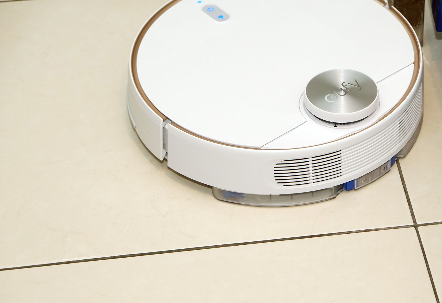 高顏值，功能更全面！一機雙用的 eufy RoboVac L70 Hybrid 掃拖二合一機器人開箱評測！