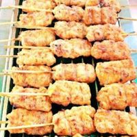 หมูปิ้งน้องออกัสและผลไม้พร้อมทาน
