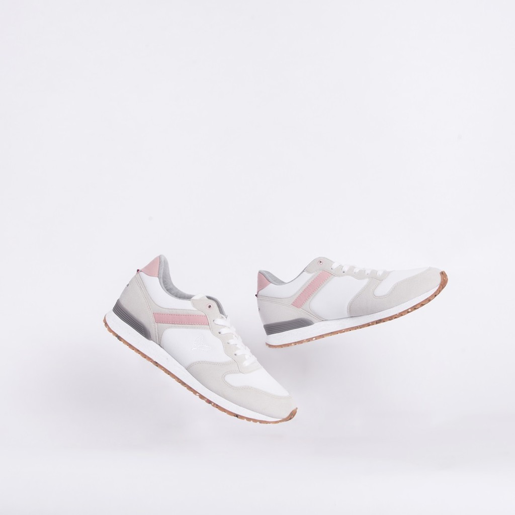 FYE-For Your Earth 代表著為地球善盡一份力量.我們運用**再回收概念**及**低汙染方法**製成一雙時尚**不會分解**且對環境友善的**環保概念鞋**。▲每雙鞋面約由3支回收寶特瓶