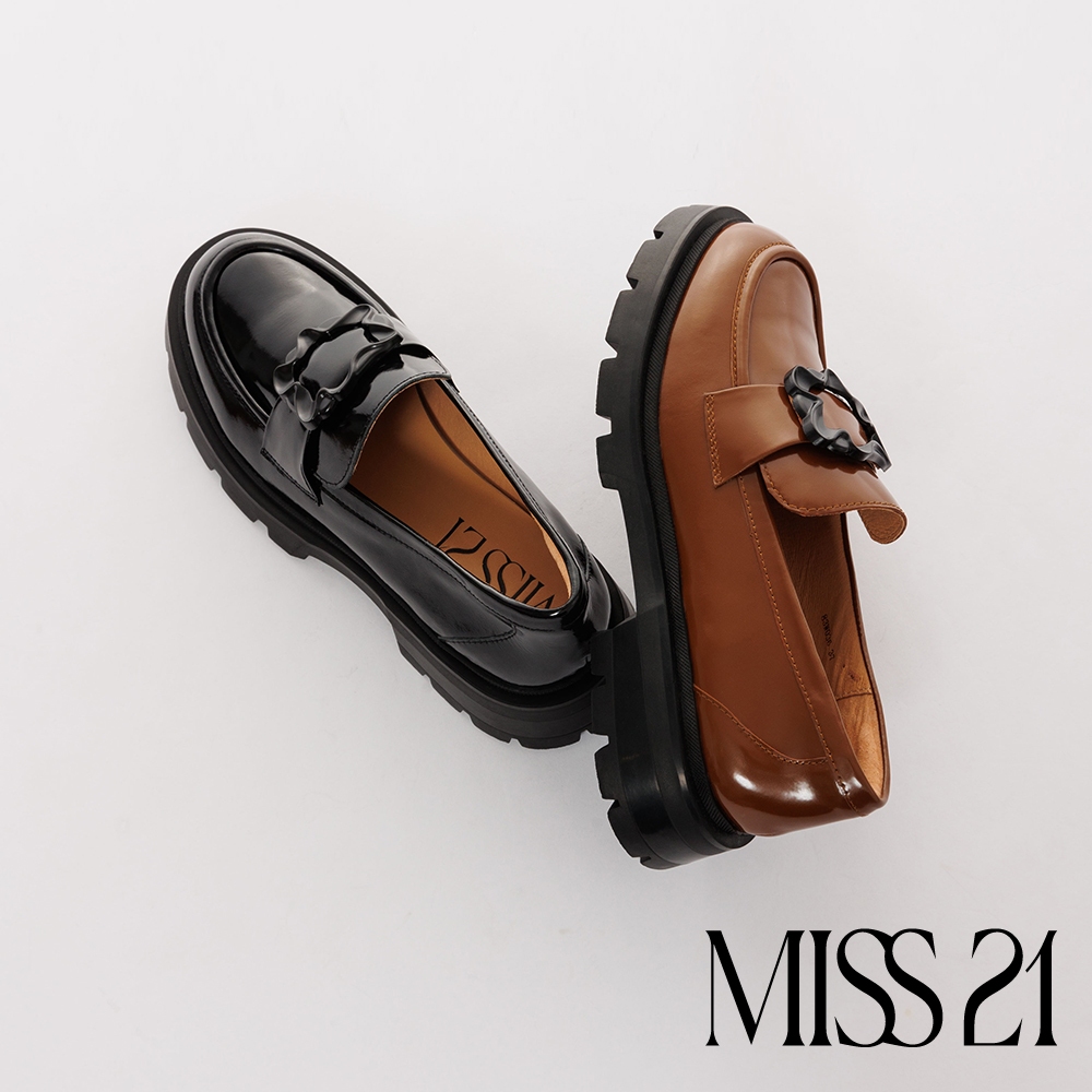 MISS 21 大頭鞋 厚底鞋 樂福鞋 牛油皮 方釦 飾釦 復古 個性