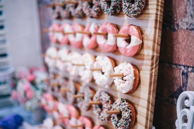 婚禮甜點桌/candy bar/含甜甜圈牆佈置戶外婚禮甜點桌/婚禮小物