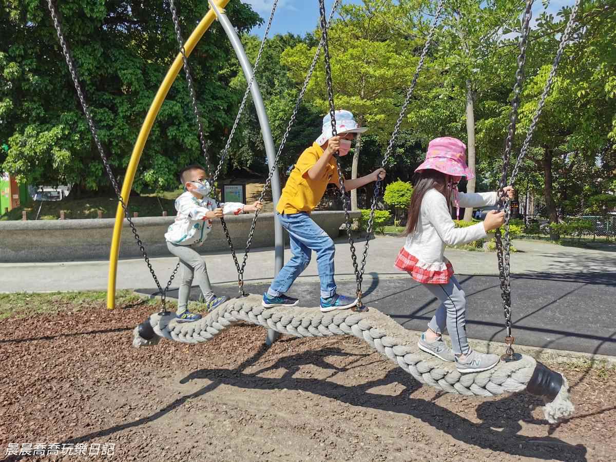 玩到虛脫都不想回家！雙北８「最強親子公園」：28米長滾輪滑梯、輕軌遊樂場