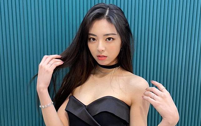 Foto-Foto Pra Debut Baru Beredar, Visual Yuna ITZY Kejutkan Netizen |  WowKeren Media | LINE TODAY