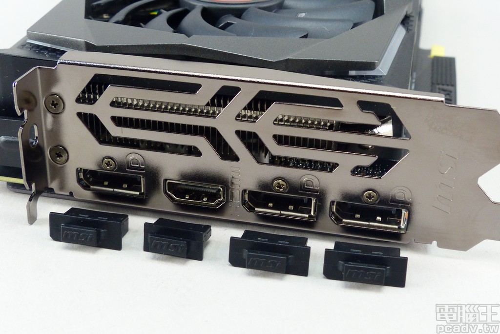 視訊輸出埠採用 3 個 DisplayPort 1.4 與 1 個 HDMI 2.0