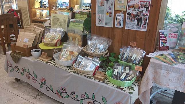 「清淨母語」提供各種超有機生鮮蔬果，以及各種酵素、青梅精和發酵食品等。（圖片來源：清淨母語）