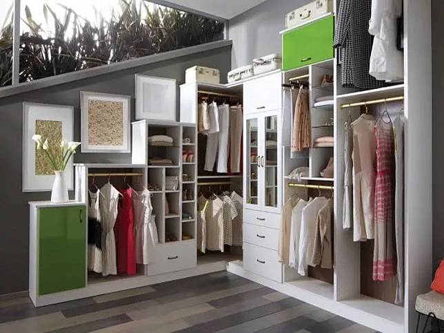 Desain Walk In Closets Unik Untuk Kamu Yang Gemar Koleksi Pakaian