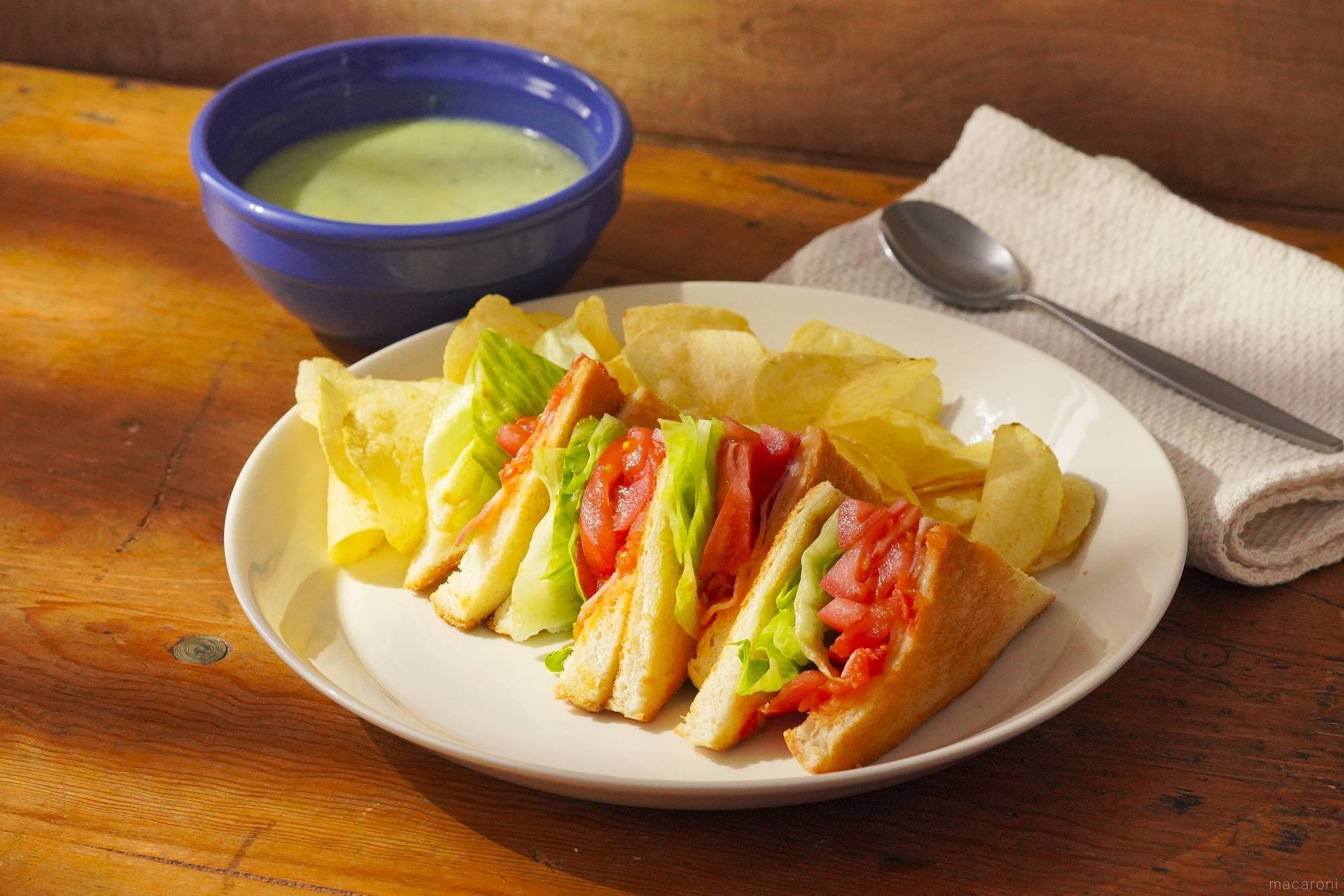 トマト 豆板醤がクセになる ピリ辛bltサンドイッチ きじまりゅうたさん考案 Macaroni