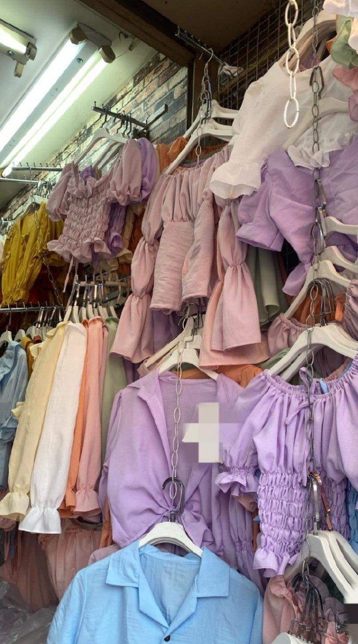 หน้าร้านประตูน้ำ แพลตินัม Somewhere Need You  Shop