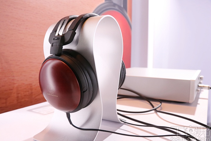 鐵三角迎接 45 週年新品發表會！主打 Hi-Fi 級木頭耳機、全球首款複合型單體耳機與高 CP 真無線產品