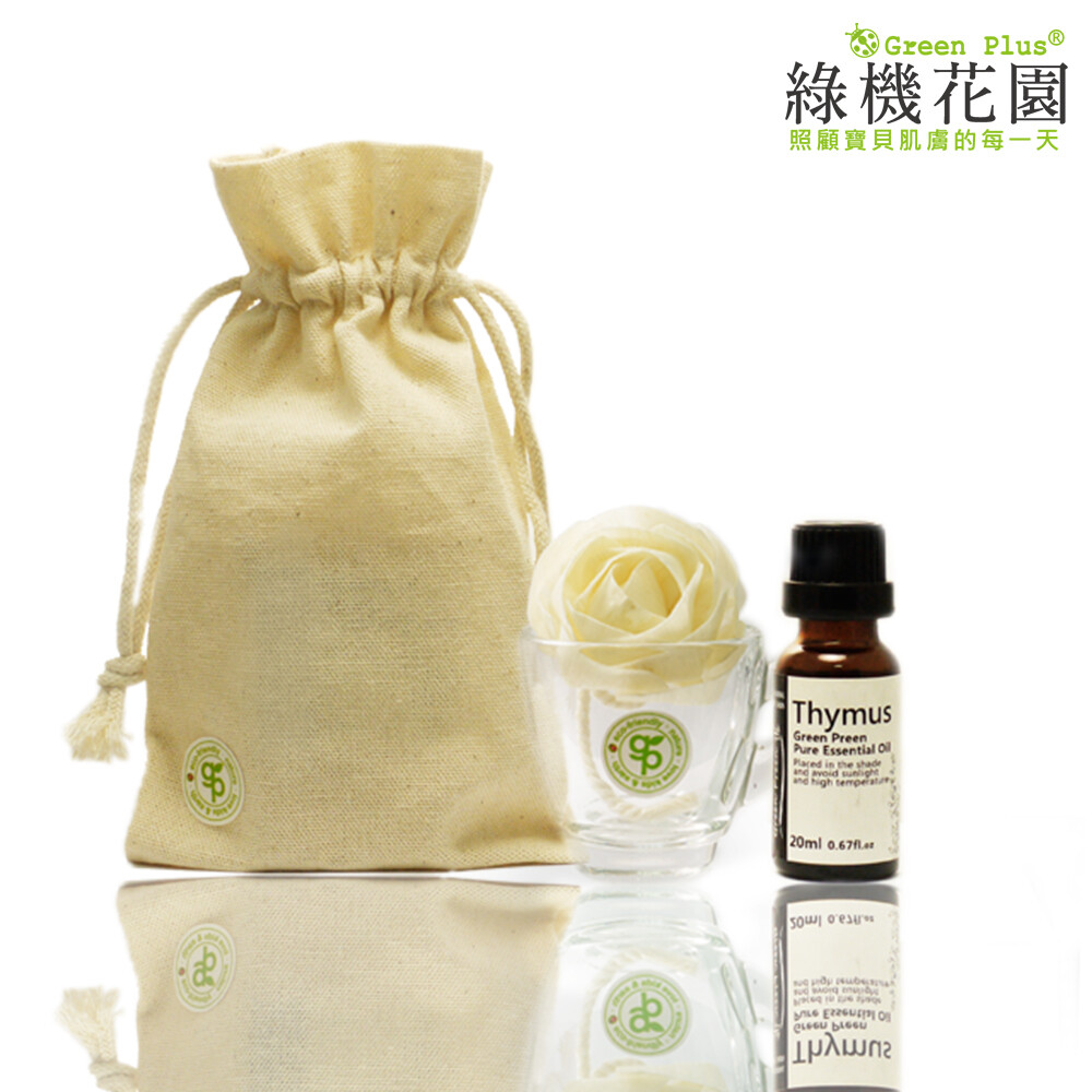 ■ 手工玫瑰花擴香組（百里香精油20ml） ■ 內容物：手工棉布袋乙個、竹片擴香花乙朵、純植物精油乙瓶20ml（百里香精油20ml)、OceanGlass乙瓶6cmX6cm。 ■ 規格及尺寸：Ocea