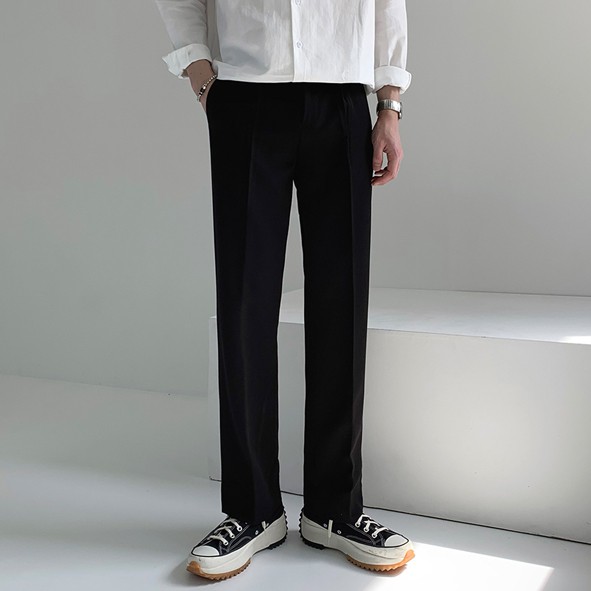 微落地直筒班版型 超好看!! 側開岔的小細節很好看!!配上高筒鞋質感提升! -商品材質-聚酯纖維-模特資訊- 模特資料:180/65/S-商品尺寸-手機APP請點開 選擇商品選項 電腦版點選 尺寸表 