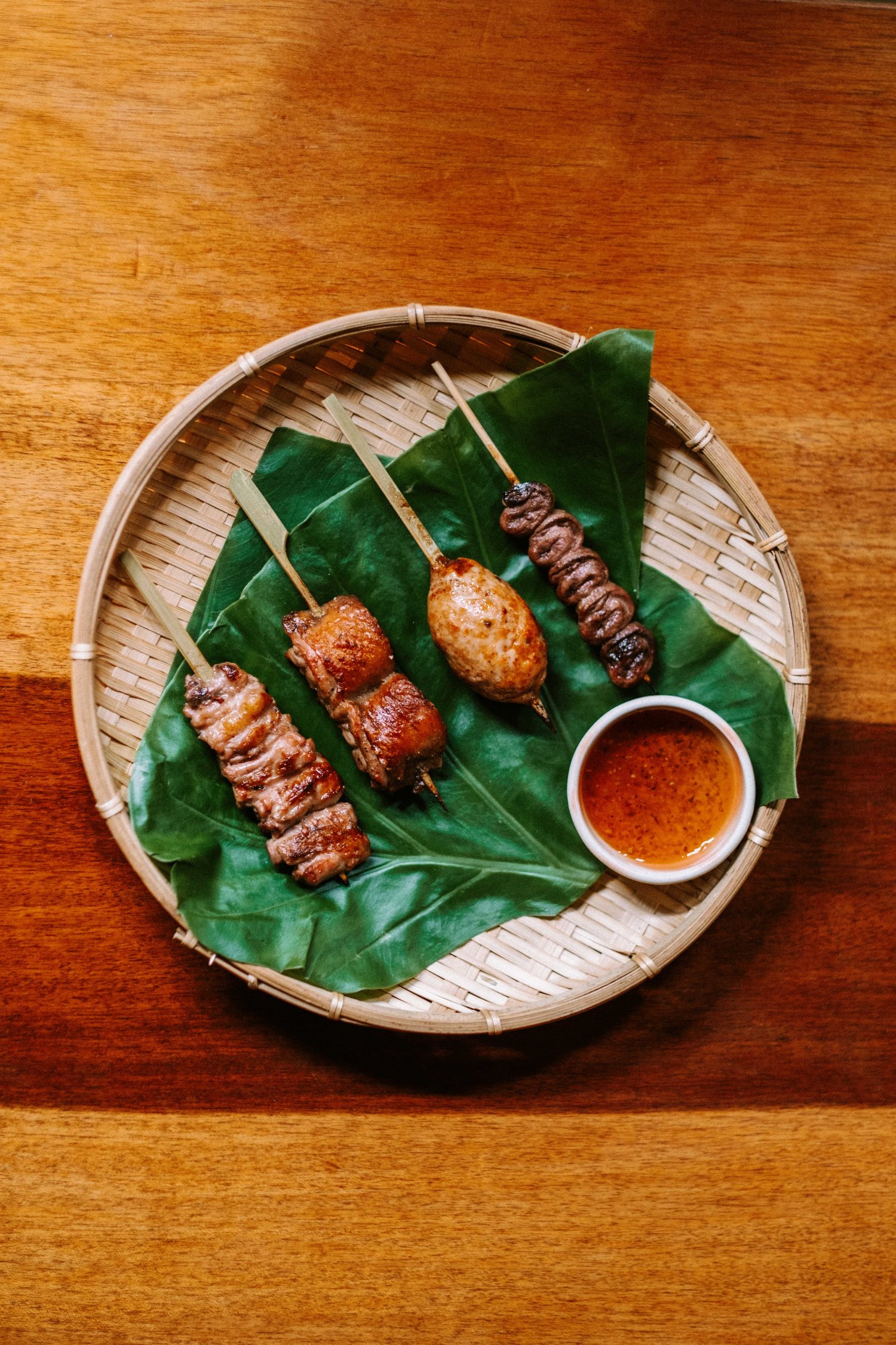 Chef Kin特製醬汁搭配鳥苑燒鳥(圖片提供/ LONGTAIL)