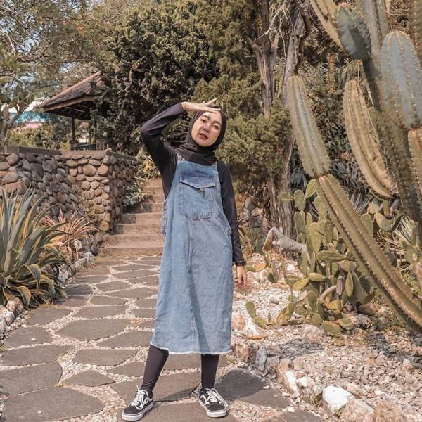 15+ Trend Terbaru Ala Selebgram Ootd Overall Rok Jeans Hijab