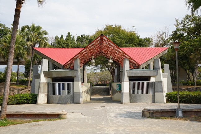 台中公園,台中東英公園,台中洋紅風鈴木,東英公園,東英公園網球場,松鼠公園,洋紅風鈴木,苦楝花,阿勃勒