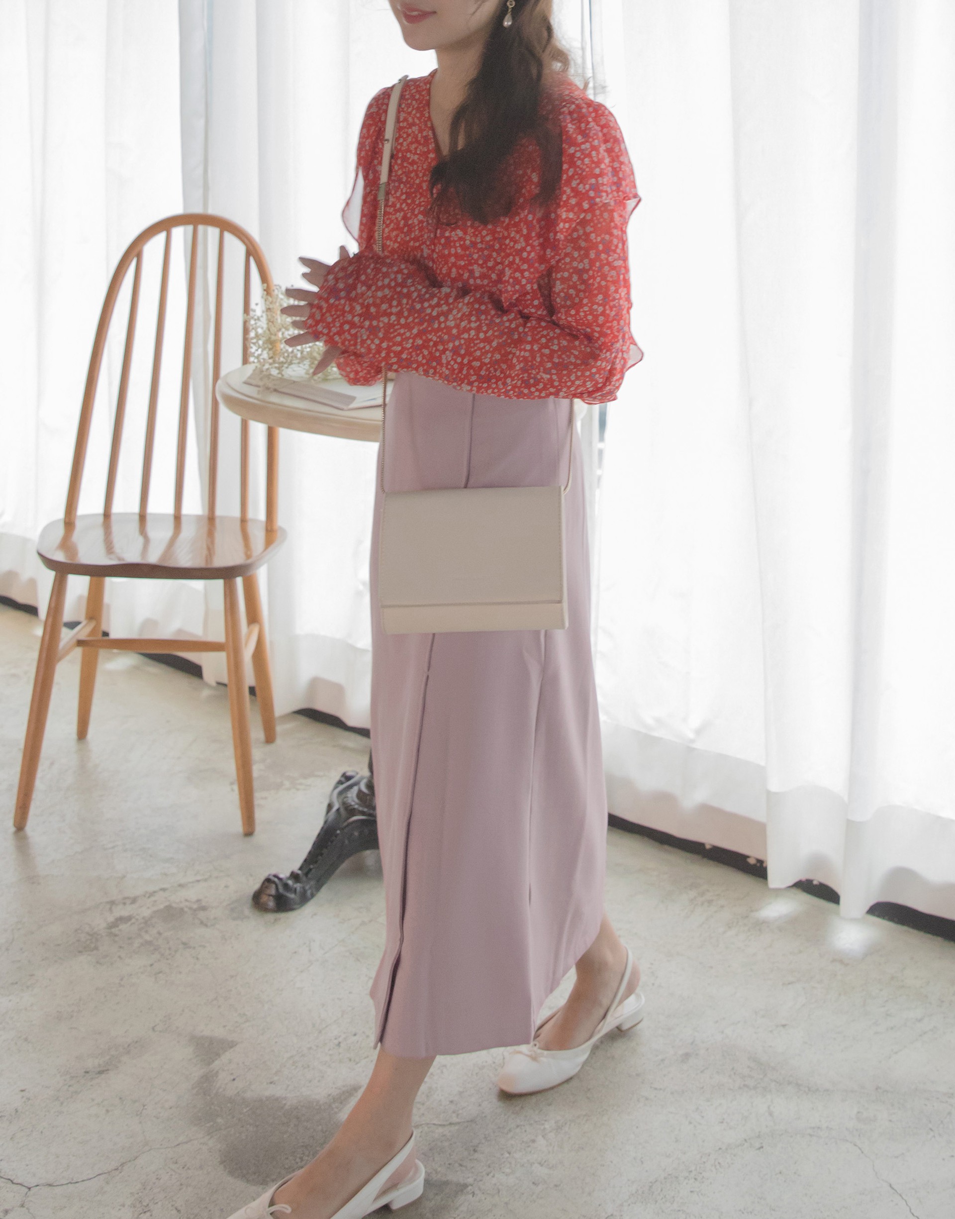 側開拉鋉/兩側有隱形口袋/有內裡/前片下擺開衩設計