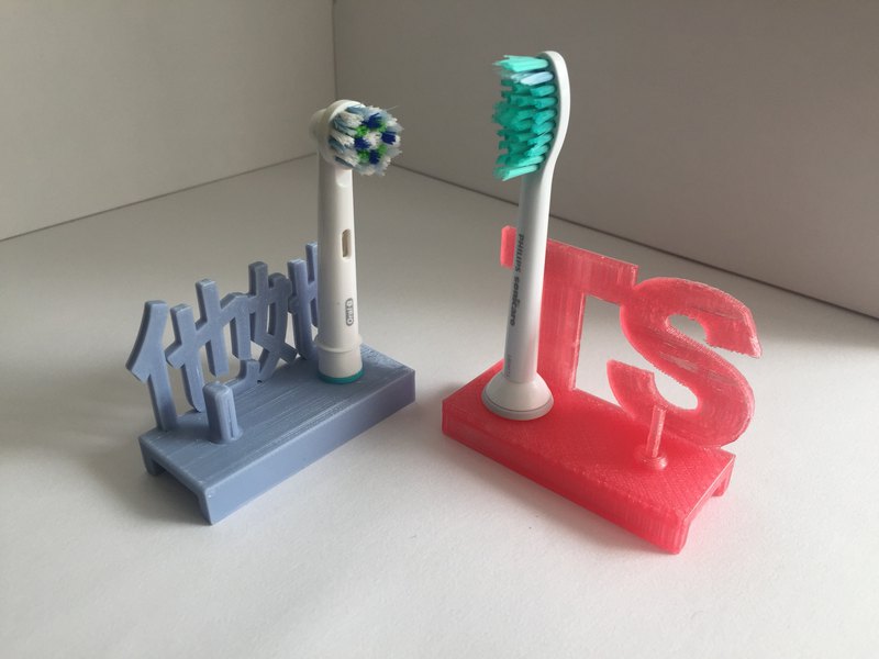 3D列印客製化電動牙刷刷頭座，兩種規格分別適用飛利浦刷頭及百靈歐樂B刷頭，客製化內容可英文（名字縮寫兩個字母）或中文（兩個中文字）