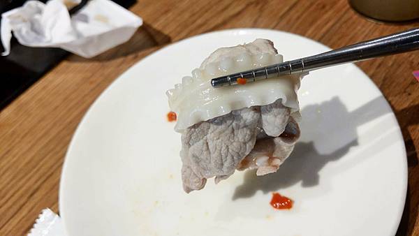 【台北美食】肉多多火鍋古亭旗艦店-最低不到400元蔬菜、副餐、冰淇淋無限量吃到飽！壽星送肉蛋糕！