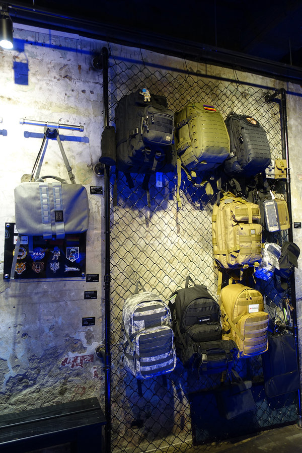  bagrun防水背包，bagrun台北西門町VAR LIVE旗艦店開幕，貝格朗都會玩家軍事風格後背包，好用多功能後背包，機能後背包推薦，貝格朗機能後背包