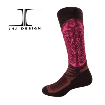 §將靴子造型織在襪上，讓人不了到底是襪還是靴 §充滿自我風格的率性襪子，穿上他必能成為全場焦點 §全球唯一，專利針織技術，他牌無法比擬 §決非印刷或刺繡而成，不褪色 §質地柔軟，輕巧舒適，送禮自用皆得