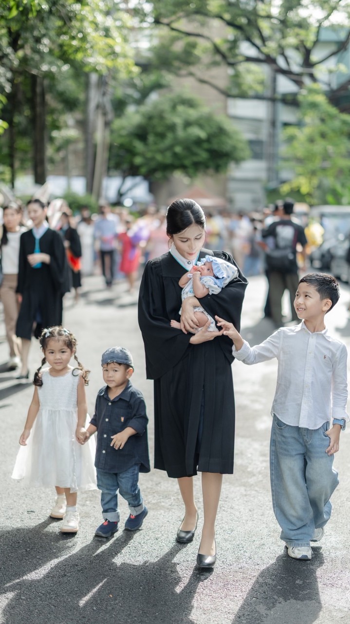 รับปริญญาหลานสาวสุดที่รัก