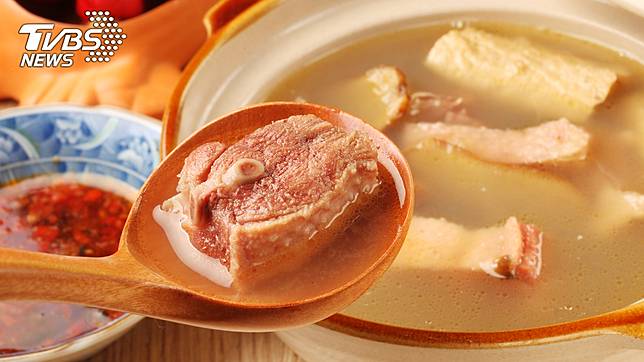 很多人會吃薑母鴨、麻油雞或羊肉爐進補。(示意圖／TVBS)