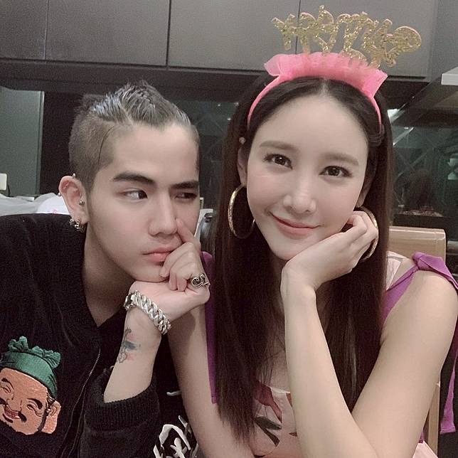 หวานกันเก่ง “แตงโม” อวดซีนหอมแก้ม “นิก” บอกฝันดีออกสื่อ | new18 | LINE TODAY
