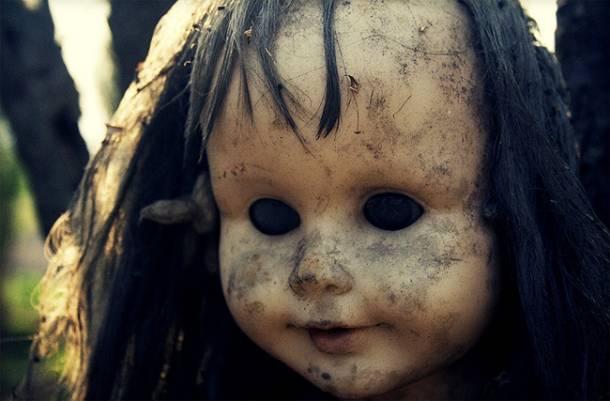 Hii, 18 Foto dari Pulau Boneka Ini Buktikan Mainan pun Bisa jadi Menyeramkan, Buatmu Serasa Diikuti