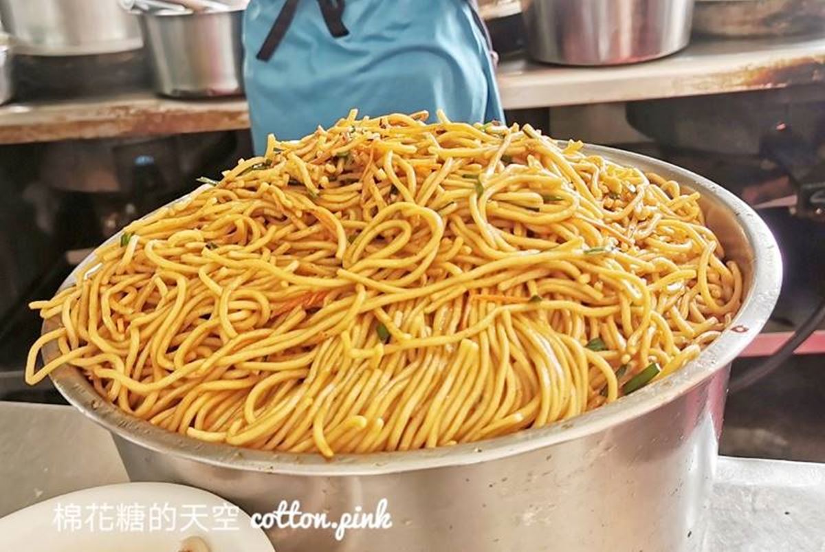 50元內搞定！台中６排隊高CP值早餐：免費加爆蔥花、30元阿婆炒麵、粉漿蛋餅