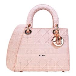 ◎歐系經典時尚名牌|◎|◎品牌:ChristianDior迪奧品牌定位:國際精品背法:手提包款:斜背包/側背包顏色:粉紅色系外層材質:帆布適用性別:女生開口方式:掀開式尺寸-長X寬X高:長24x寬11