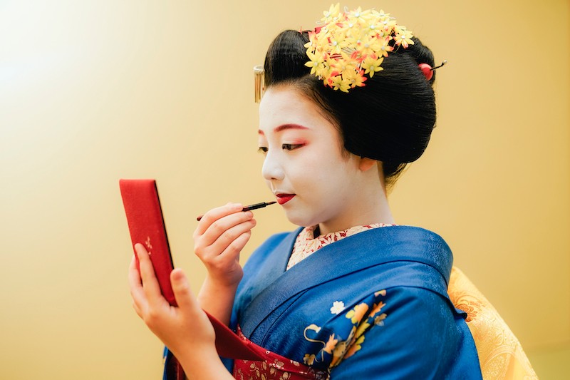 自分を幸せにする約束 15歳の少女が選択した 舞妓 という生き方 家族との別れで得たものとは