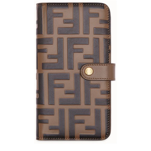 iPhone 11 Pro rigid case. Press stud fastening. Made from brown leather. Finished with embossed FF m