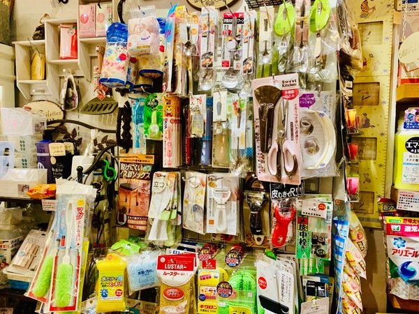 倪倪愛旅遊－『台中購物商圈推薦』台中在地人後花園小歐洲，綠意盎然異國購物散策－台中市大隆路商圈日韓、歐美私貨精品挖寶直擊分享