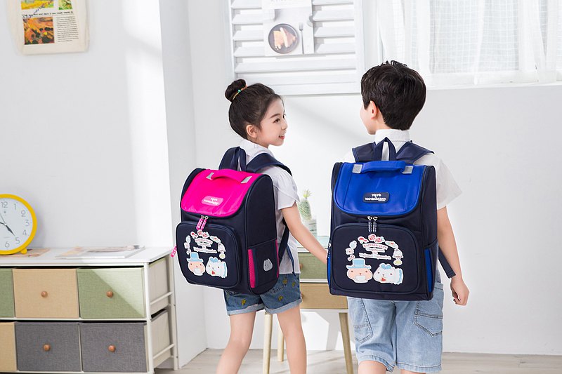 尺寸：高42長32寬19公分 內部結構：二個隔袋 面料：優質斜紋布