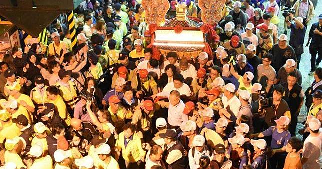 媽祖遶境准假了！台南媽祖「擲嘸杯」停辦、彰化南瑤宮縮成2天