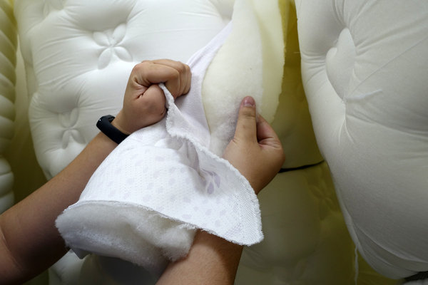 台中床墊工廠直營,台中獨立筒床墊,大里八鐘頭展示工廠,平價乳膠獨立筒床墊, 彈簧保固10年、流程透明手工客製獨立筒床墊