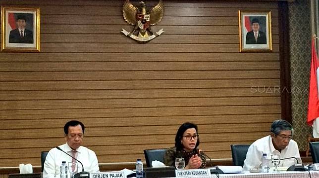 Menteri Keuangan Sri Mulyani Indrawati (tengah) di kantor Kementerian Keuangan, Jakarta Pusat, Senin (16/4/2018). [Suara.com/Dian Kusumo Hapsari]
