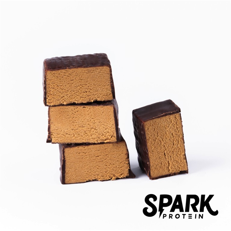 Spark Blend（牛奶蛋白、大豆蛋白）、異麥芽寡糖、巧克力（可可膏、糖、低脂可可粉、大豆卵磷脂、天然香草香料）、玄米油、咖啡粉、綜合維生素、玉米糖膠（玉米來源）【 內容物 】： 18顆 Spar