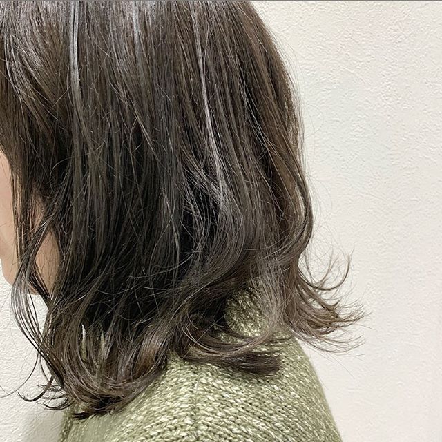 橄欖霧灰色