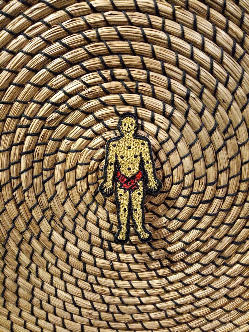 立體感刺繡貼紙，背膠撕下來即可黏行李箱包包手機殼，榮獲2018年台中10大伴手禮好禮標章 特別注意事項：黏衣服需要熨斗加熱燙，或用針線固定。