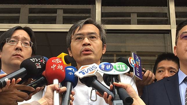 台大醫師黃慧夫替少年開刀卻被控業務過失重傷害罪，高等法院再審判他無罪確定。記者林孟潔／攝影