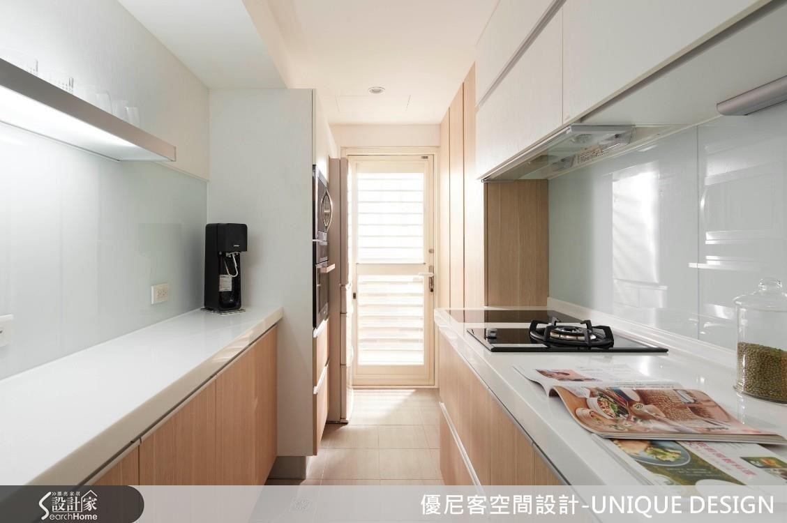 使用雙排型廚房時，應錯開瓦斯爐與冰箱的位置，以免對沖導致「冰火煞」的風水疑慮。