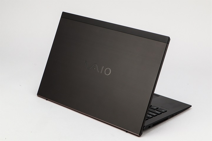 VAIO SX14 開箱評測：日本製造的輕薄商務筆電，強化堅固性與隱私安全